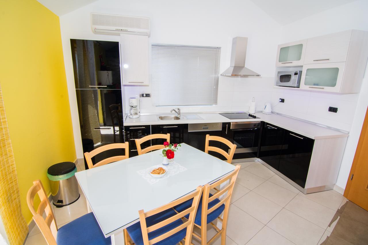 Apartments Ruzica Pinezići Eksteriør bilde